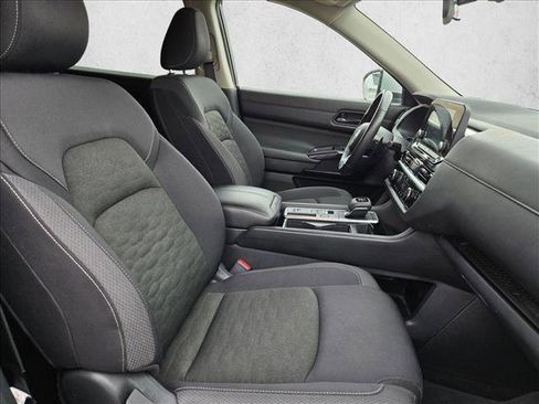 Used 2025 Nissan Pathfinder SV FWD image 21