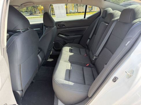 Used 2023 Nissan Altima 2.5 SV FWD image 9