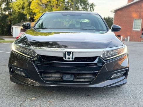 Used 2018 Honda Accord Touring image 9