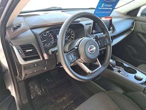 Used 2023 Nissan Rogue SV image 7