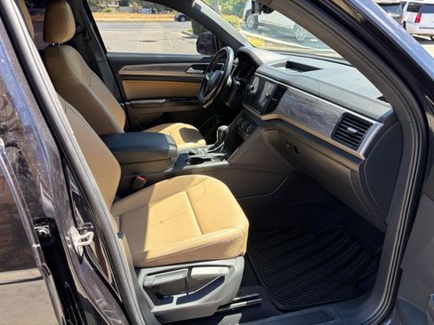 Used 2020 Volkswagen Atlas Cross Sport SE w/ Panoramic Sunroof Package AWD/4WD image 8