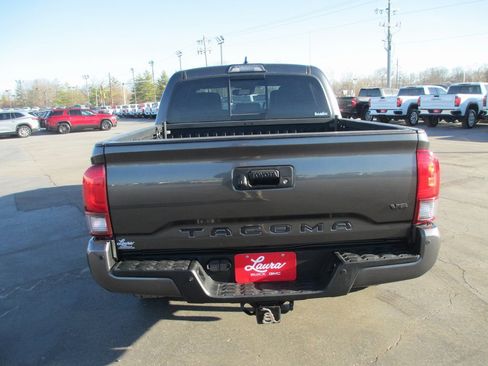 Used 2019 Toyota Tacoma TRD Sport image 5