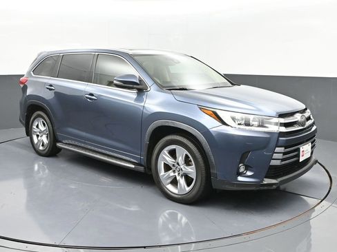Certified 2019 Toyota Highlander Limited Platinum image 2