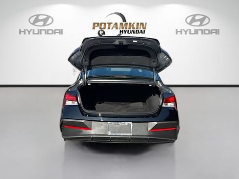 Used 2025 Hyundai Elantra SE FWD image 24