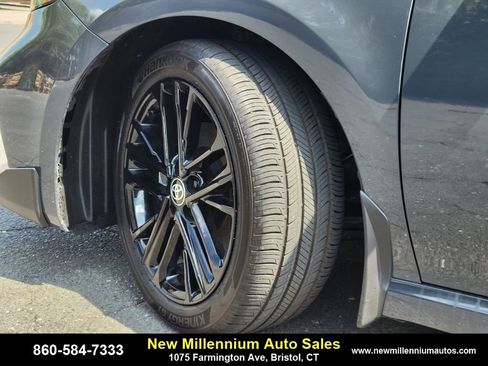 Used 2025 Toyota Camry SE image 32