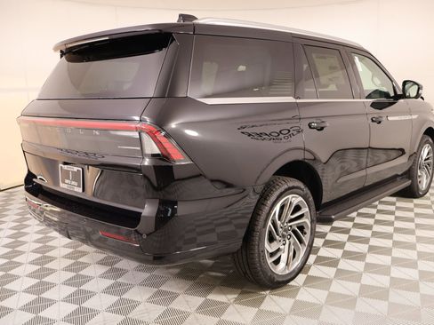 New 2026 Lincoln Navigator Premiere AWD/4WD image 22