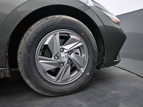 Used 2025 Hyundai Elantra SE FWD image 10