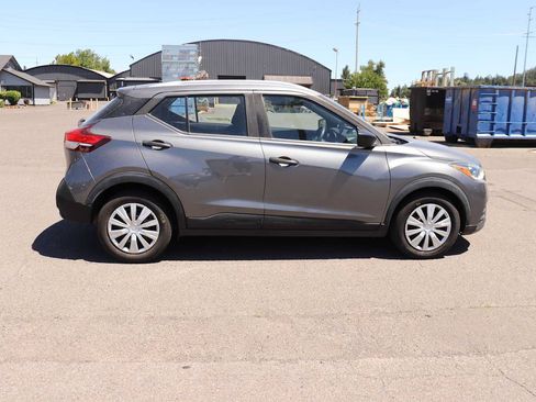 Used 2019 Nissan Kicks S FWD image 4