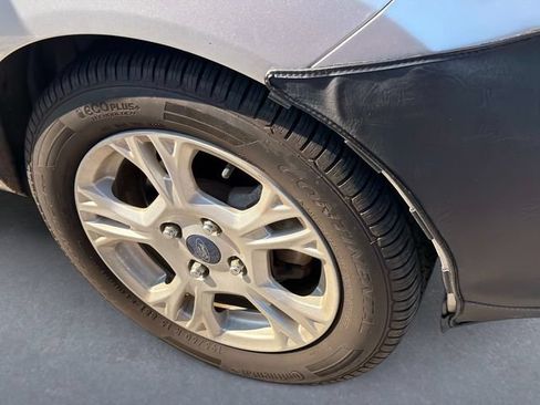 Used 2015 Ford Fiesta SE FWD image 5