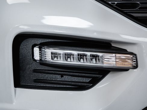 Certified 2022 Ford Explorer XLT w/ Equipment Group 202A image 10