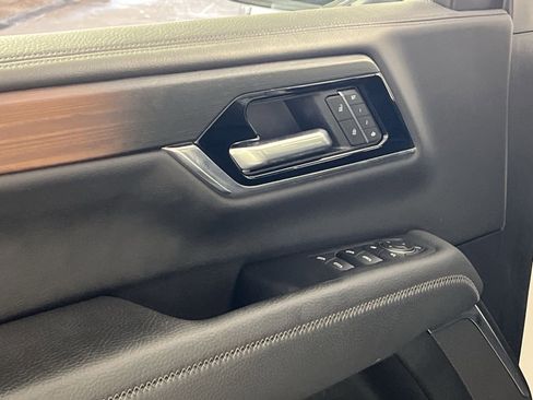 Used 2025 GMC Yukon XL Denali image 14