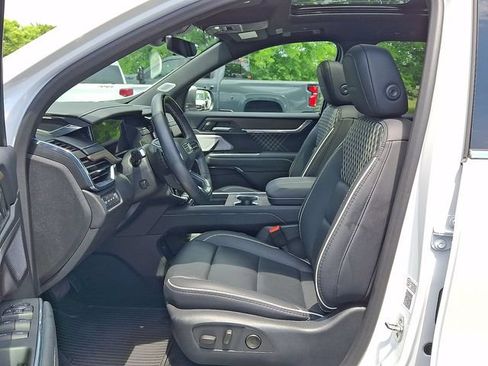Certified 2025 GMC Acadia Denali w/ Super Cruise Package AWD/4WD image 19