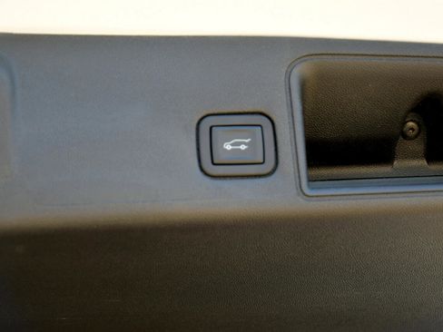 Used 2024 GMC Terrain SLT image 10