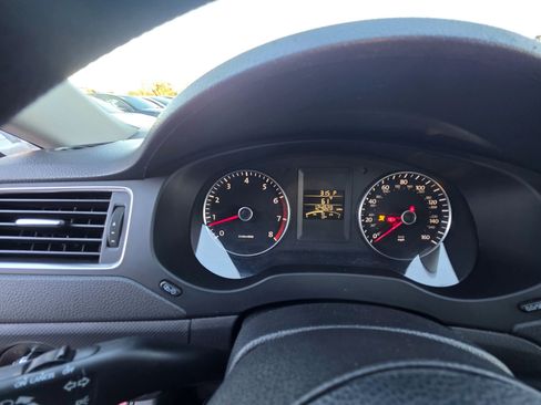 Used 2012 Volkswagen Jetta SE image 9