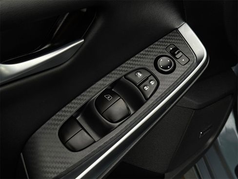 Used 2025 Nissan Sentra SR w/ SR Premium Package image 11