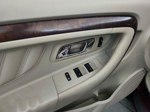 Used 2010 Ford Taurus Limited FWD image 19