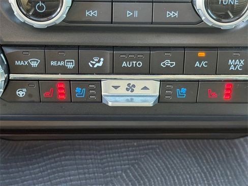 Used 2024 Ford F250 Platinum w/ FX4 Off-Road Package image 30