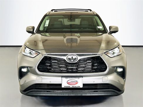 New 2026 Toyota Highlander Limited image 2