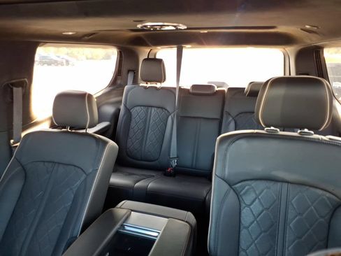 Certified 2023 Jeep Grand Wagoneer Series III AWD/4WD image 17