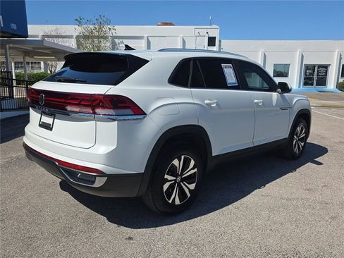 Used 2024 Volkswagen Atlas Cross Sport SE image 3