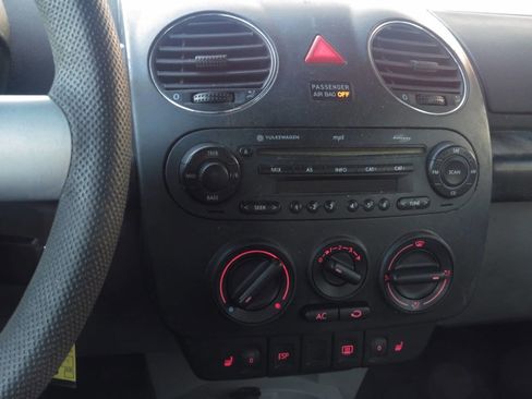 Used 2007 Volkswagen Beetle Convertible w/ Package 1 FWD image 9