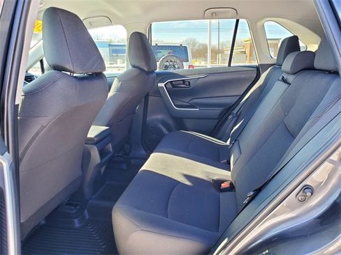 Used 2020 Toyota RAV4 LE w/ Carpet Mat Package image 7
