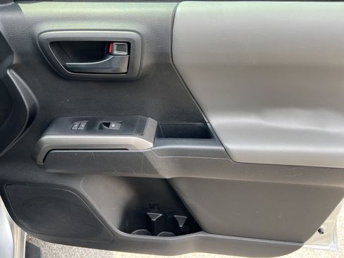 Used 2023 Toyota Tacoma SR5 AWD/4WD image 25