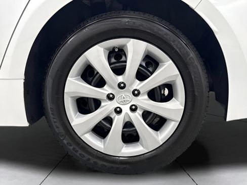 Used 2022 Toyota Corolla LE FWD image 29