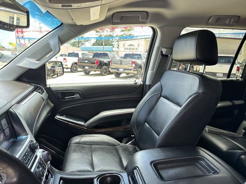 Used 2020 Chevrolet Suburban LT AWD/4WD image 15