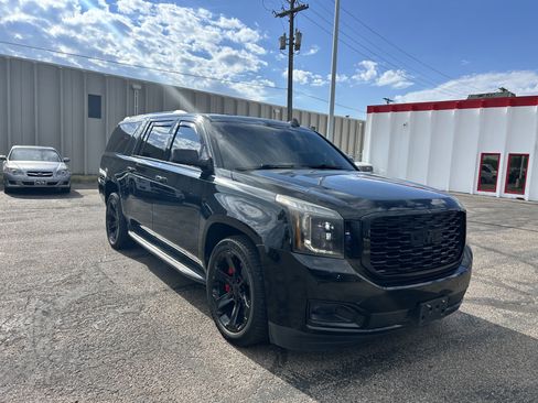 Used 2019 GMC Yukon XL SLT w/ Graphite Performance Edition AWD/4WD image 7
