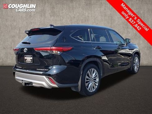 Used 2022 Toyota Highlander Platinum image 7