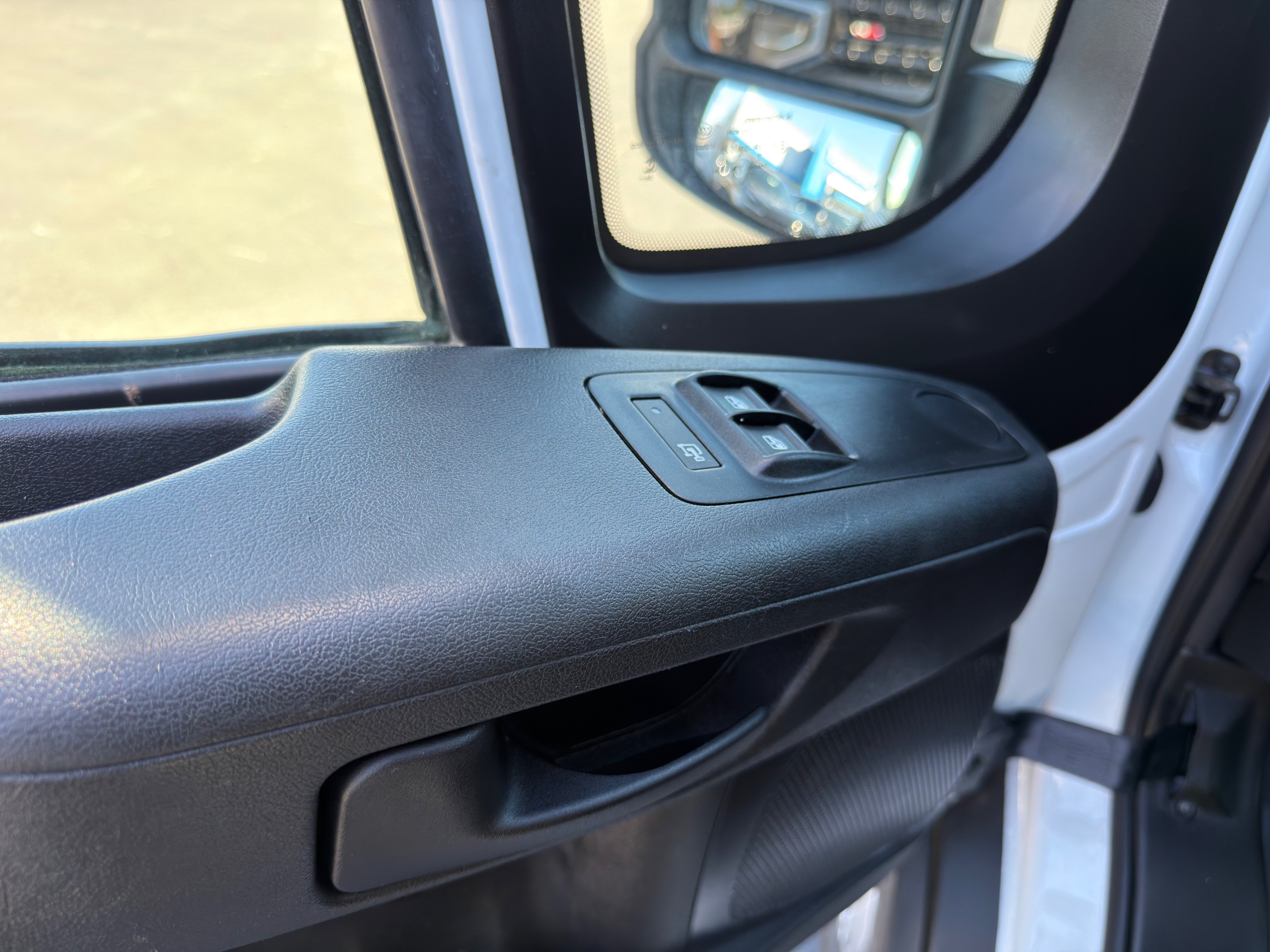Used 2025 RAM ProMaster 2500 w/ U-Haul Equipment Group FWD image 23