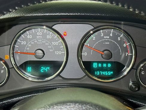 Used 2018 Jeep Wrangler Unlimited Sahara AWD/4WD image 10