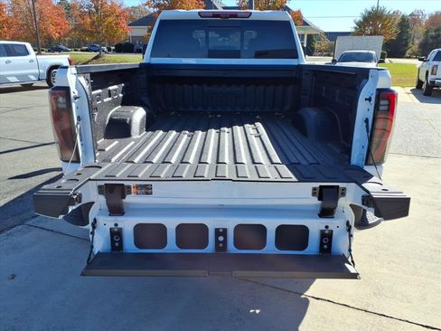 Used 2026 GMC Sierra 2500 AT4 w/ AT4 Premium Plus Package image 9