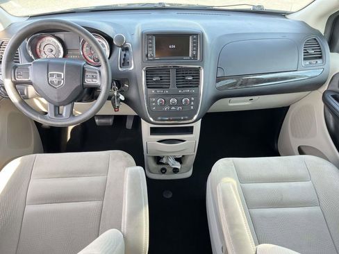 Used 2019 Dodge Grand Caravan SE image 25