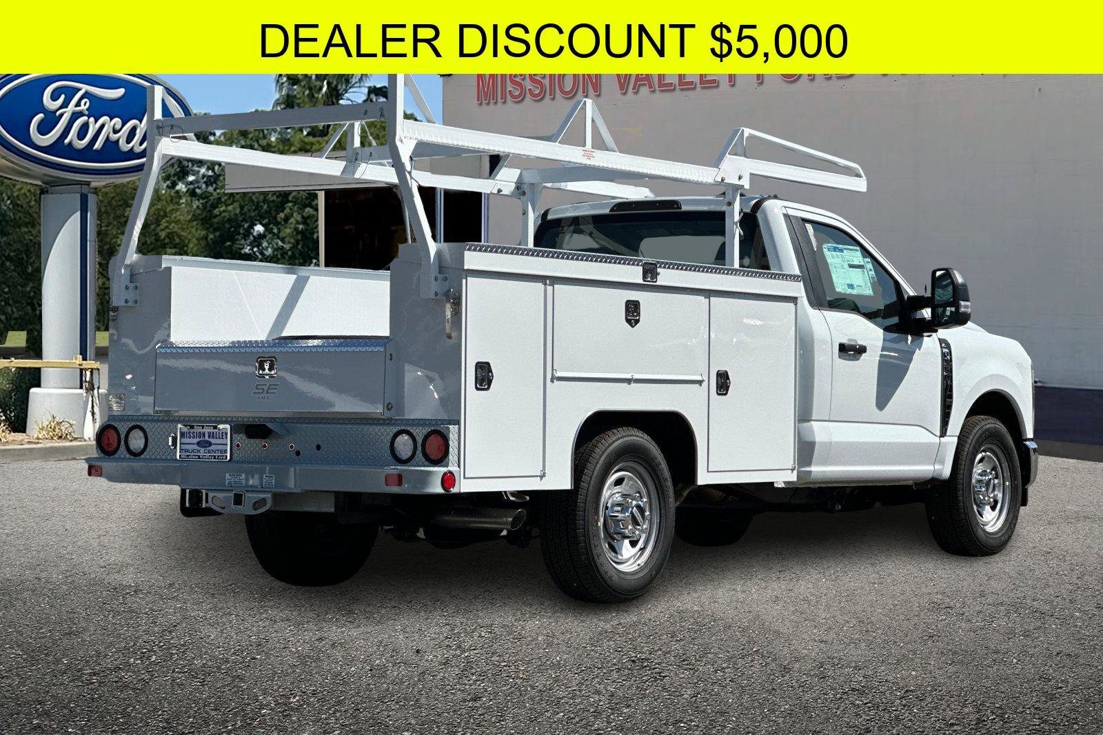 New 2025 Ford F350 XL w/ XL Chrome Package RWD image 4