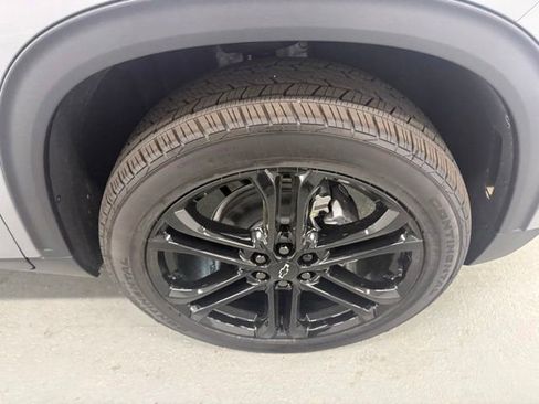 New 2026 Chevrolet Traverse LT w/ Driver Confidence Package FWD image 3