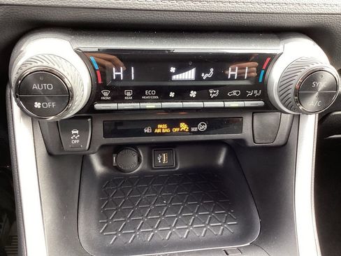 Used 2025 Toyota RAV4 XLE image 18