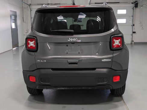 Used 2018 Jeep Renegade Latitude AWD/4WD image 9
