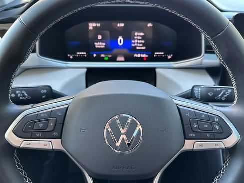 Certified 2026 Volkswagen Taos SE w/ Panoramic Sunroof Package AWD/4WD image 23
