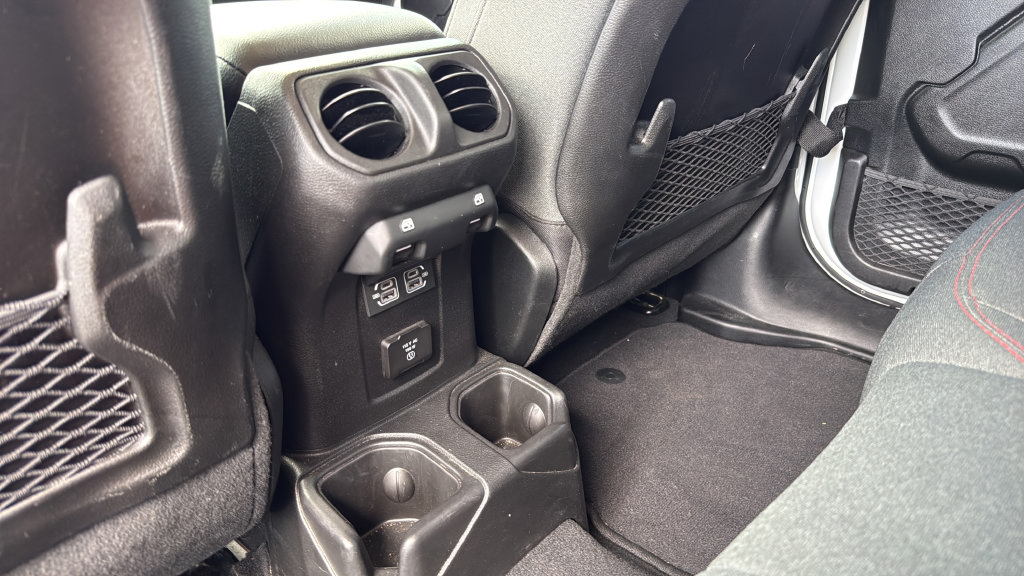 Used 2025 Jeep Wrangler Unlimited Rubicon AWD/4WD image 23