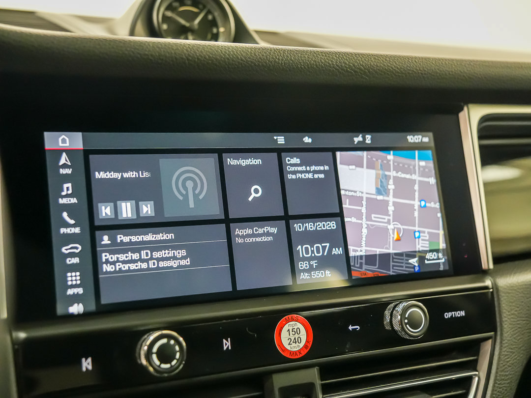 Certified 2024 Porsche Macan AWD/4WD image 27