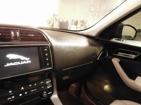 Used 2017 Jaguar F-PACE Prestige image 29