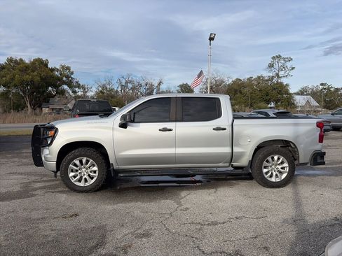 Used 2022 Chevrolet Silverado 1500 Custom image 2