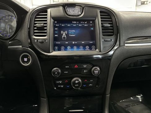 Used 2017 Chrysler 300 S image 8