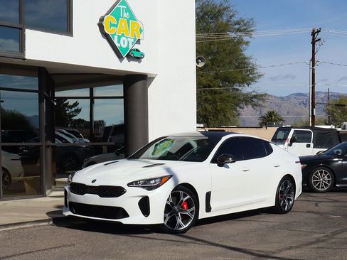 Used 2019 Kia Stinger GT2 image 2