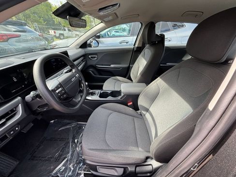 Used 2025 Kia K4 FWD image 25