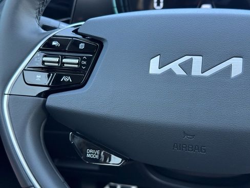 New 2025 Kia Niro SX Touring image 19