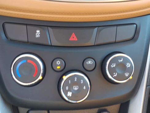 Used 2019 Chevrolet Trax LT w/ LT Convenience Package image 22