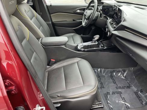 Used 2024 Chevrolet Trax ACTIV w/ Sunroof Package image 47